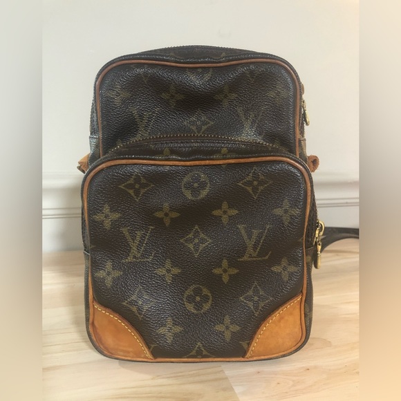 Louis Vuitton Handbags - Authenticated Louis Vuitton Amazone w/broken strap and dust bag